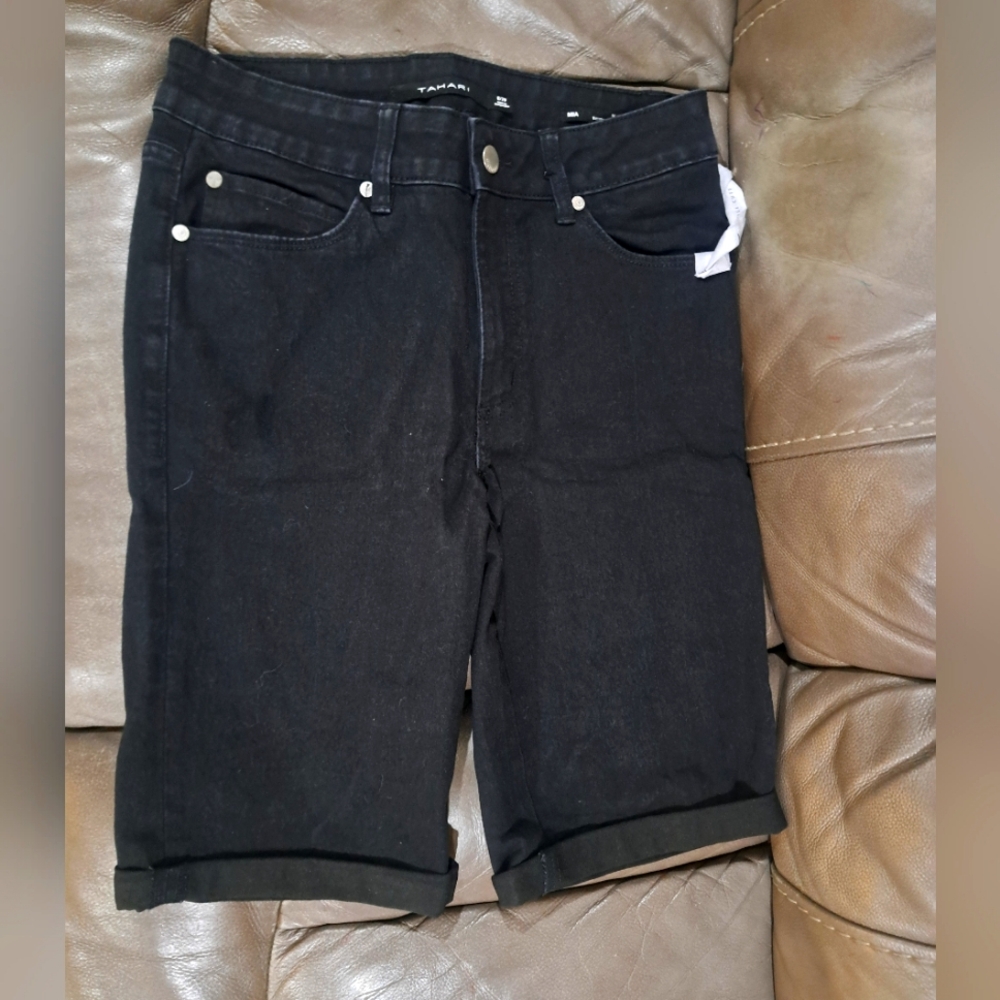 Tahari jorts